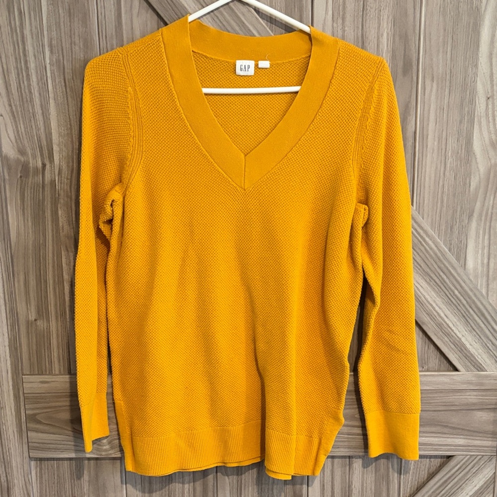 GAP Women's V-Neck Sweater in Mustard Yellow